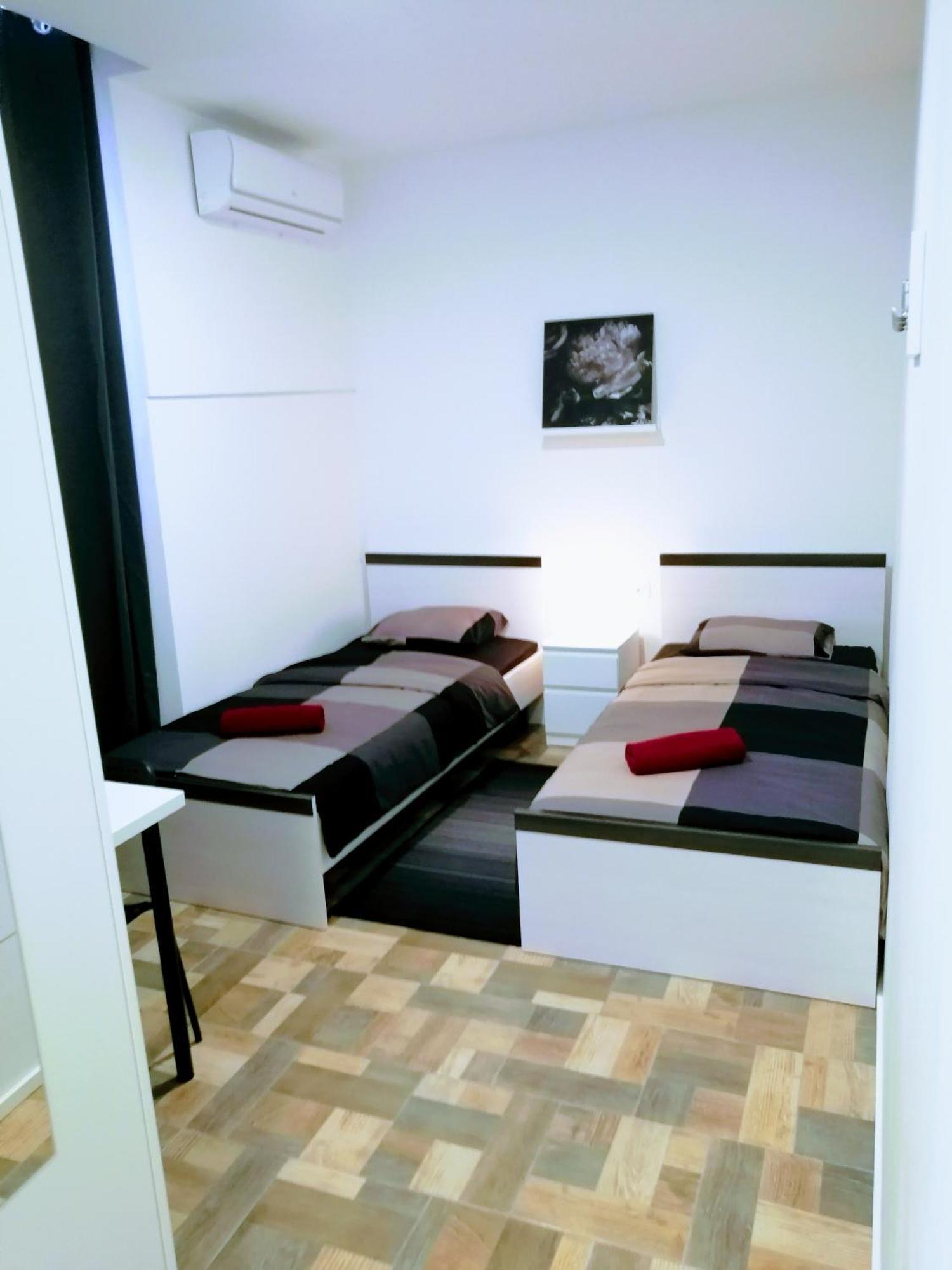 Pula Center - Studio Apartments ภายนอก รูปภาพ